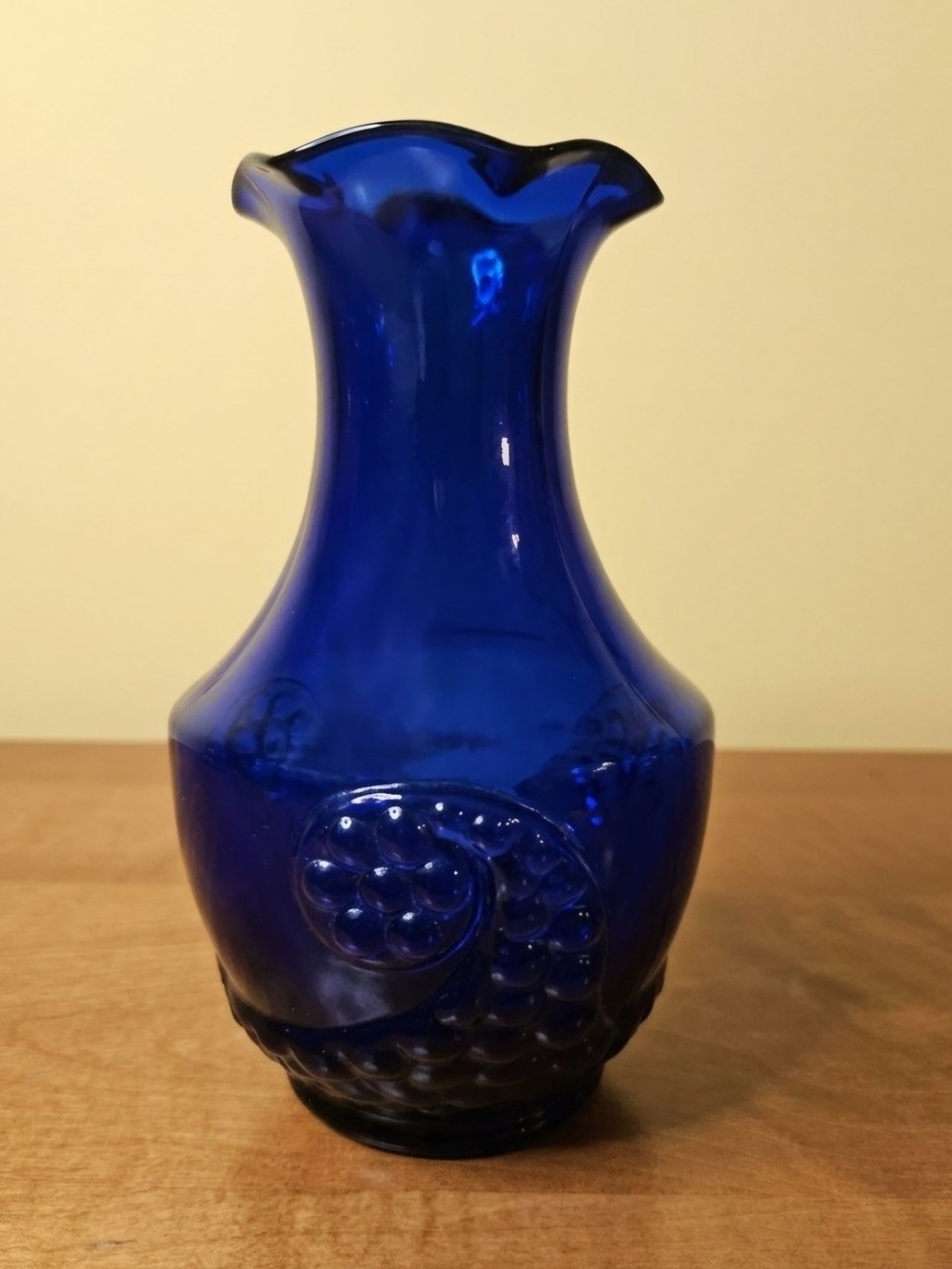 🍇 Vintage Cobalt Blue Glass Ruffled Grape Vase – 9"